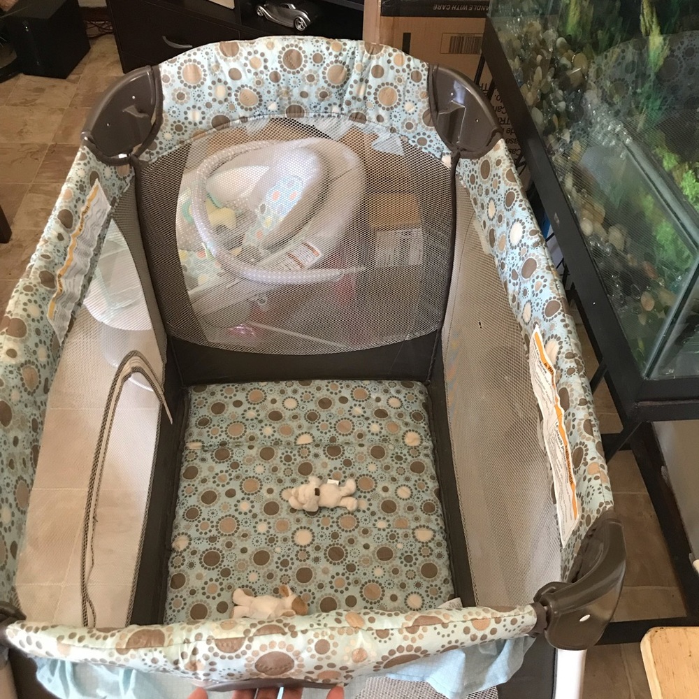 Graco baby crib